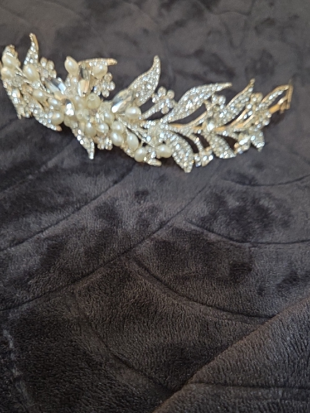 Elegant Pearl & Crystal Hair Vine - Gold Tone